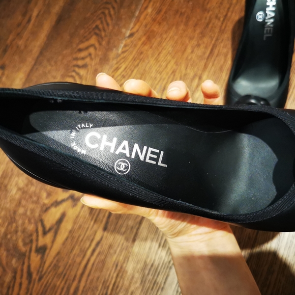 Chanel Camellia Pumps - Picture 4 of 10